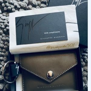 new gift boxed 🎁 Italian leather designer card case & keyring